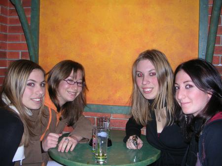 C.A.V.E lol plus précisément charlotte moi(audrey) violaine élodie