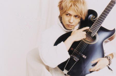Hyde du goupe japonais Arc en ciel.... tro bo