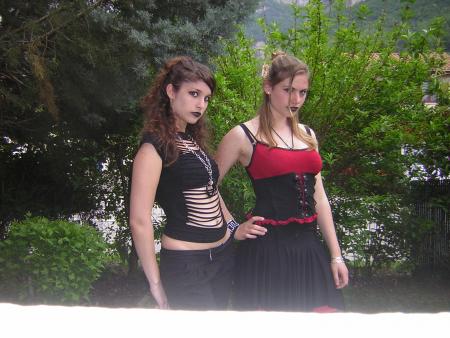 voici ma soeur et sa copine Chloé..