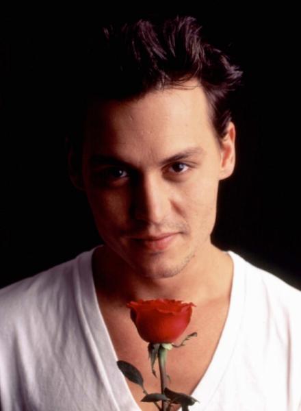 J'offre cette rose a tous ceux qui me sont le plus chére ds mon coeur et a celui qu'une bonne ami aime de tout son coeur.....